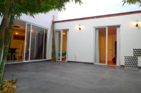QUIET HOUSE w/3 BE + spacious & lightt